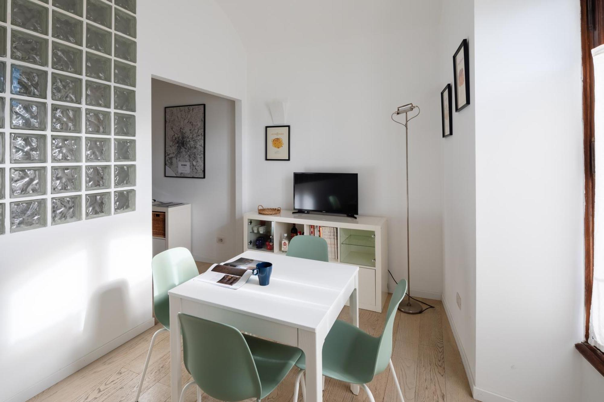 2 Bedrooms Flat Near The Colosseum