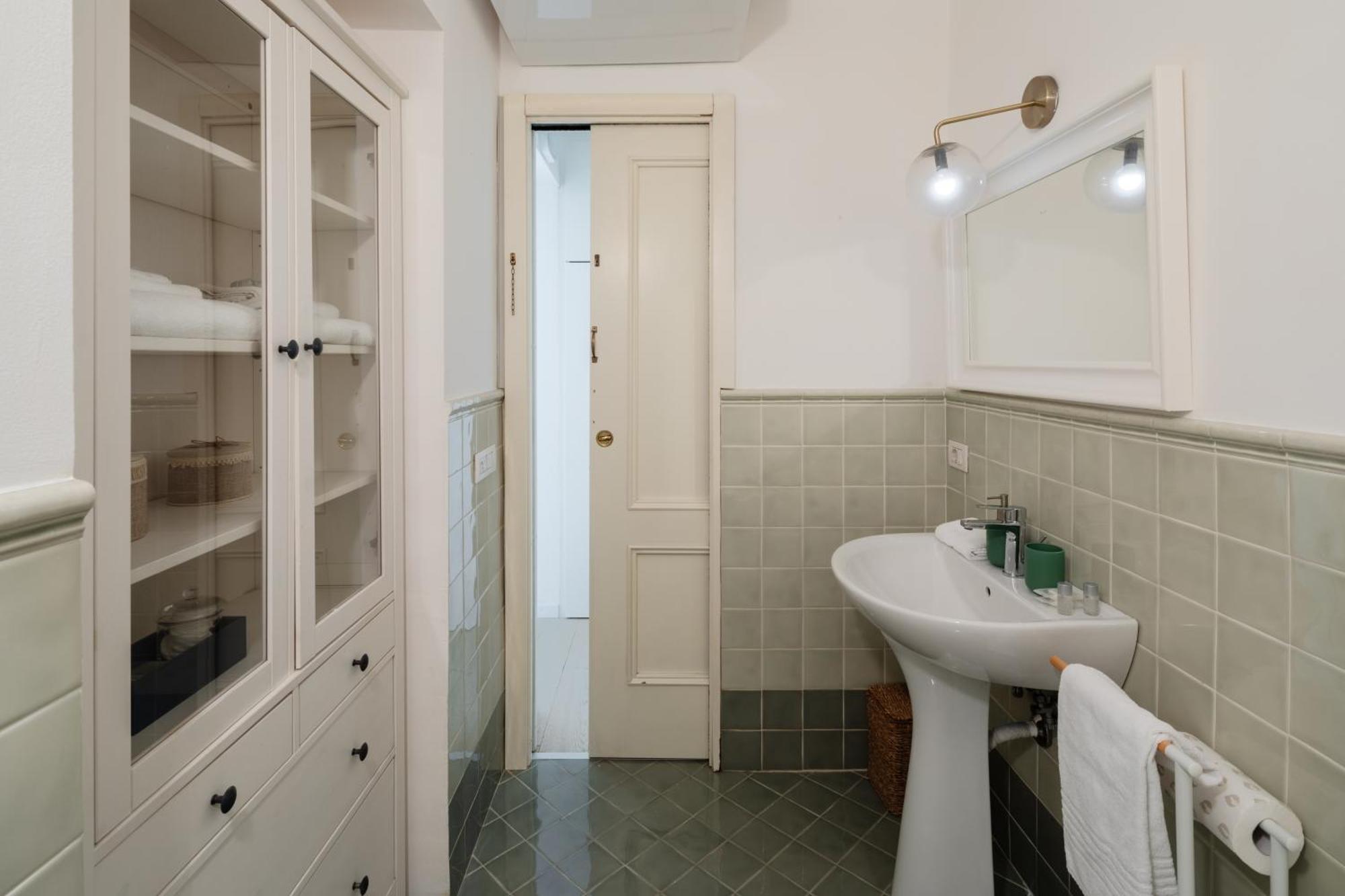 2 Bedrooms Flat Near The Colosseum Apartment
